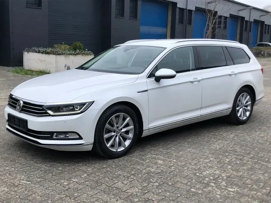 Używany VW Passat Highline 239 KM (175 kW) 2016 Biały Kombi