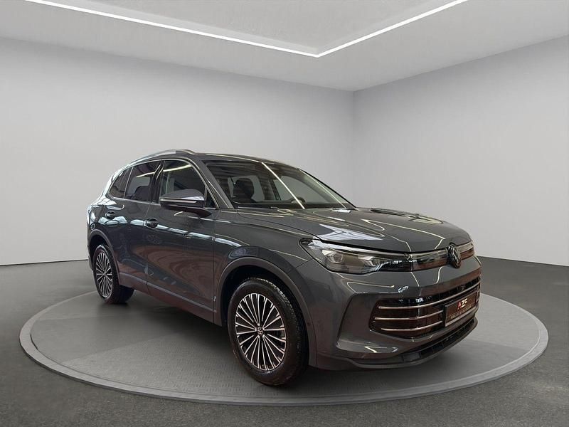Neu VW Tiguan Elegance 150 PS (110 kW) 2025 Grau SUV