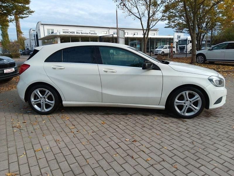 Gebraucht Mercedes A200 156 PS (114 kW) 2013 Weiß Limousine