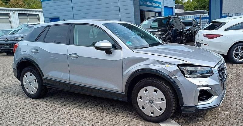 Silber Gebraucht 2024 Audi Q2 Advanced SUV | 22.980 € - Bild 1/4