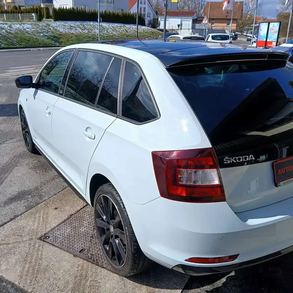 Gebraucht Skoda Rapid 105 PS (77 kW) 2015 Candyweiss Kleinwagen