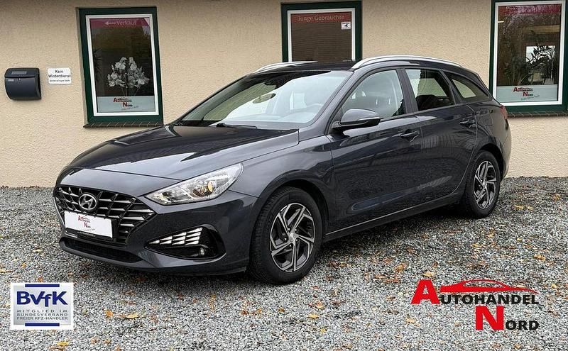 Grau Gebraucht 2022 Hyundai i30 Select Kombi | 14.985 € (Fairer Preis) - Bild 1/4