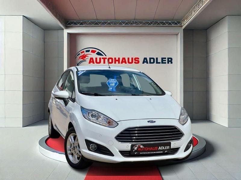 Weiß Gebraucht 2015 Ford Fiesta Trend Kleinwagen | 7.990 € (Fairer Preis) - Bild 1/4