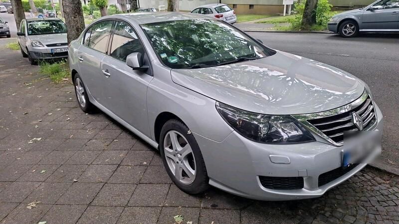 Grau Gebraucht 2011 Renault Latitude Limousine | 4.550 € - Bild 1/4