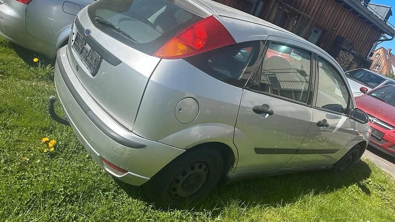 Usata Ford Focus 75 CV (55 kW) 1999 Argento Utilitaria