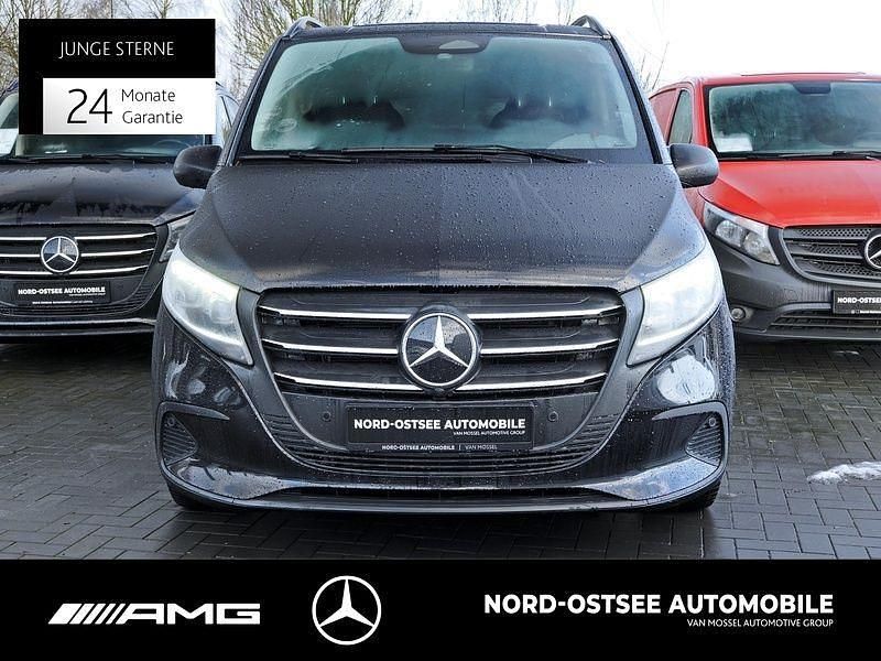 Gebraucht Mercedes Vito 163 PS (119 kW) 2024 Obsidianschwarz metallic Van