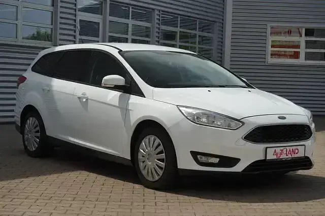 Gebraucht Ford Focus 120 PS (88 kW) 2018 Weiß Kombi