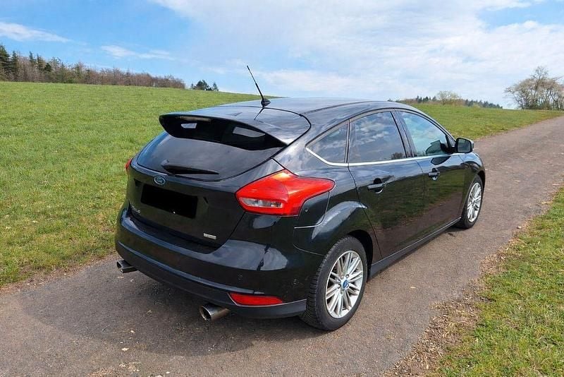 Używany Ford Focus Titanium 125 KM (91 kW) 2015 Czarny Sedan/Limuzyna