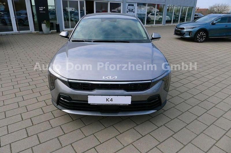 Neu Kia K4 Spirit 150 PS (110 kW) 2026 Grau Limousine