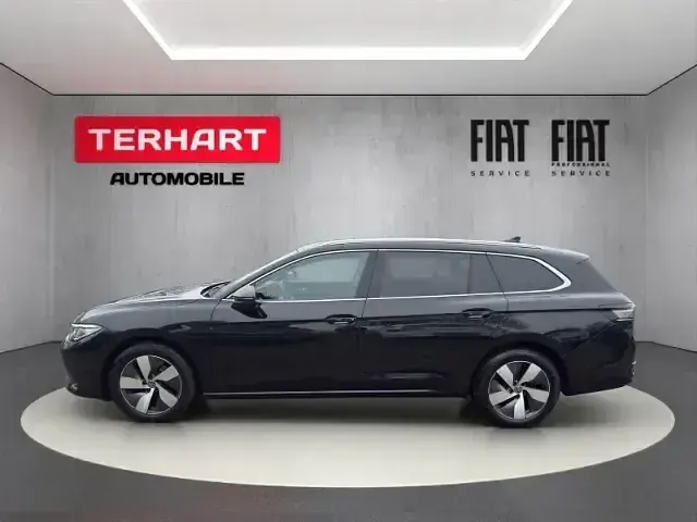 Gebraucht VW Passat Elegance 150 PS (110 kW) 2025 Schwarz Kombi