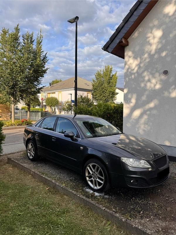 Grau Gebraucht 2009 Seat Exeo Limousine | 6.700 € (Teuer) - Bild 1/4