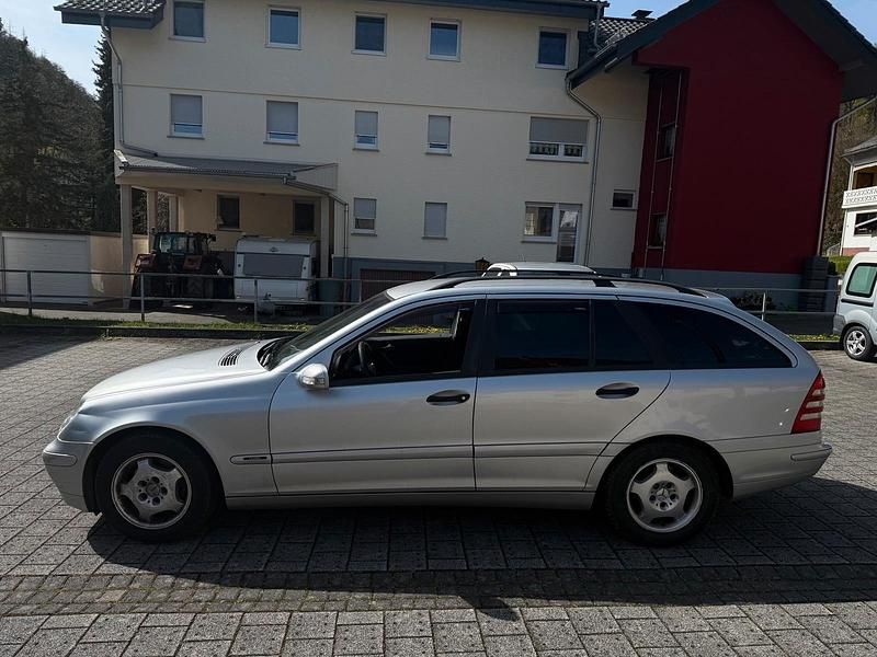Gebraucht Mercedes C180 142 PS (104 kW) 2003 Silber Limousine