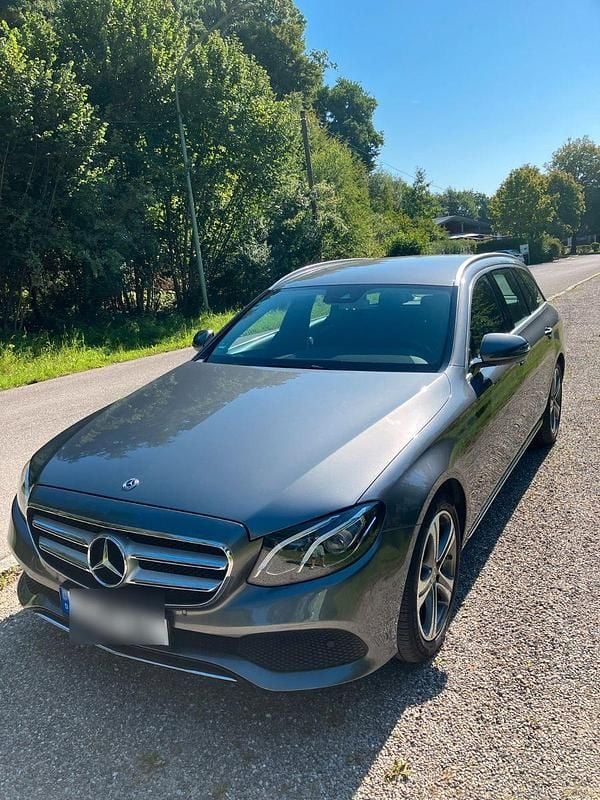 Grau Gebraucht 2018 Mercedes E220 Avantgarde Kombi | 19.350 € (Superpreis) - Bild 1/4