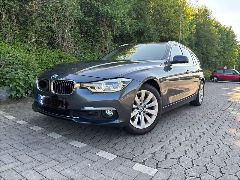 Grau Gebraucht 2015 BMW 318 Luxury Line Kombi | 11.000 € (Fairer Preis) - Bild 1/4