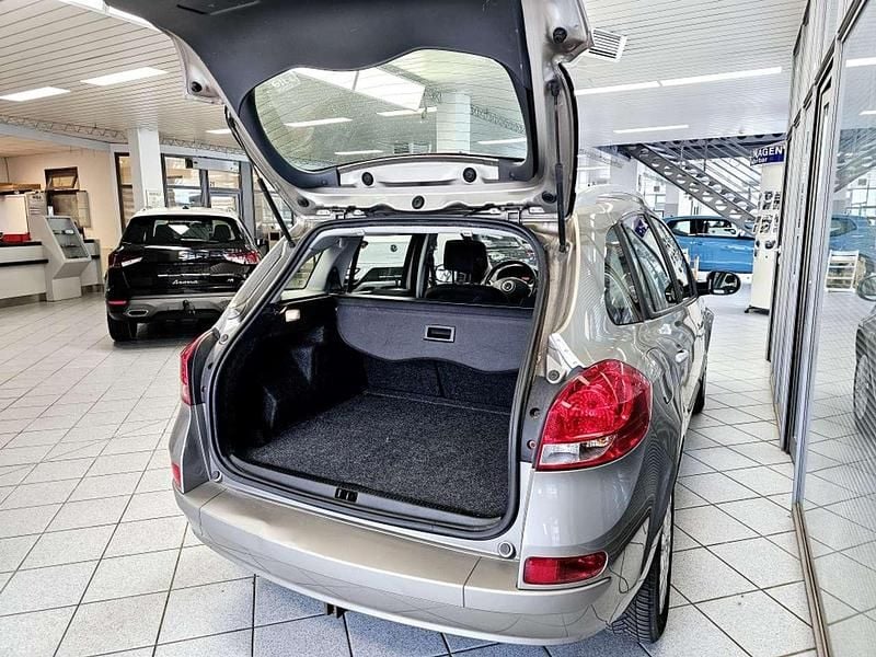 Gebraucht Renault Clio GrandTour Dynamique 103 PS (75 kW) 2011 Braunmet. (metallic) Kombi