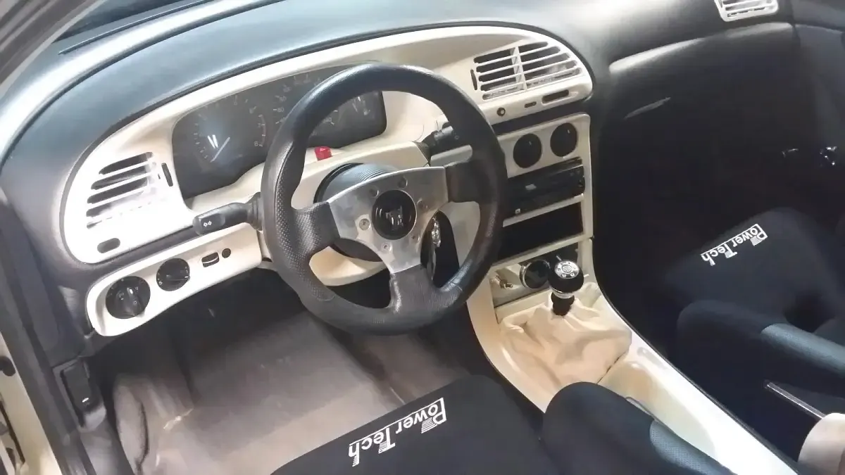 Gebraucht Ford Mondeo 136 PS (100 kW) 1993 Weiß Limousine