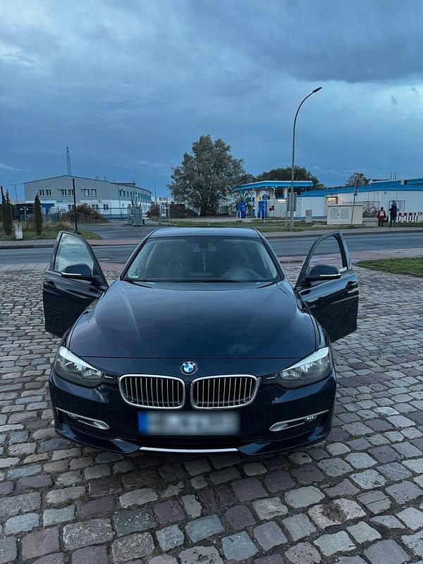 Blau Gebraucht 2012 BMW 320 Efficient Dynamics Limousine | 9.000 € (Guter Preis) - Bild 1/4