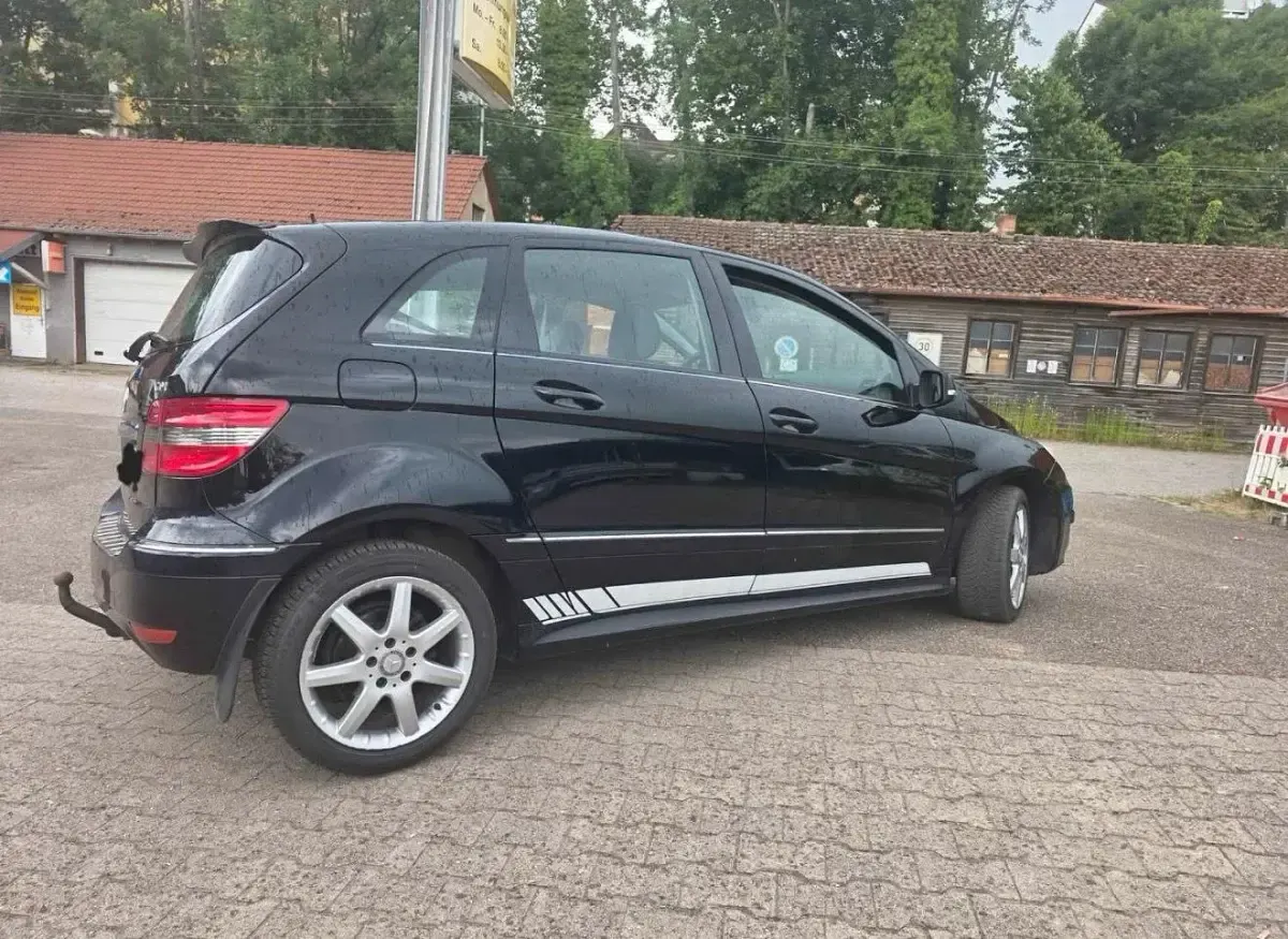 Gebraucht Mercedes B200 140 PS (102 kW) 2009 Schwarz Van / Kleinbus