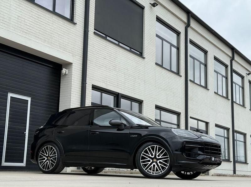 Gebraucht Porsche Cayenne 470 PS (345 kW) 2024 Schwarz SUV