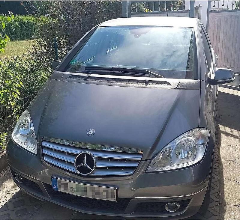 Grau Gebraucht 2011 Mercedes A160 Classic Limousine | 5.000 € (Teuer) - Bild 1/1