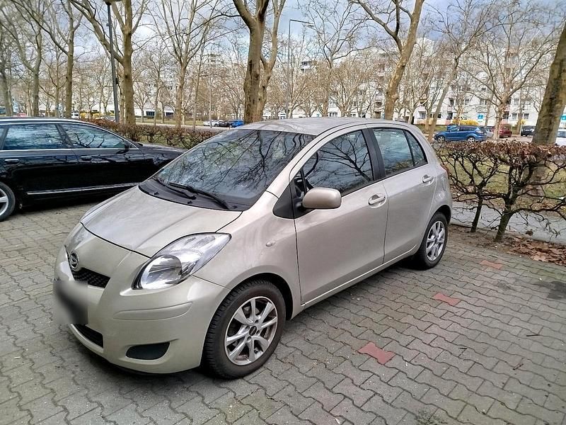 Gebraucht Daihatsu Charade 99 PS (72 kW) 2012 Gelb Kleinwagen