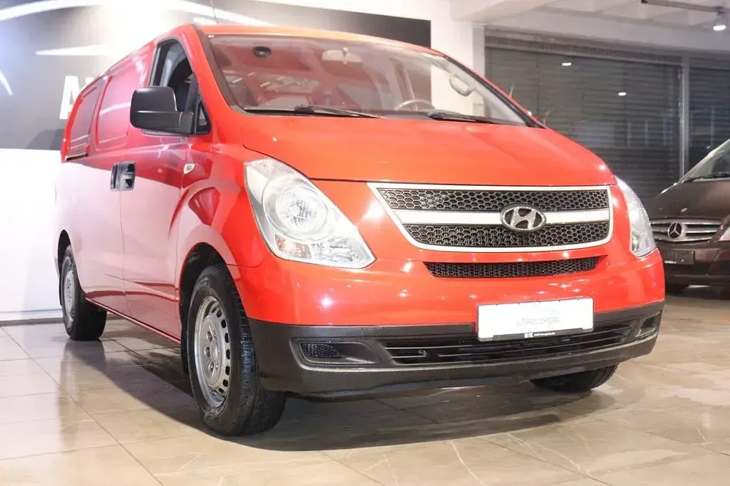 Gebraucht Hyundai H-1 116 PS (85 kW) 2012 Rot Van / Kleinbus