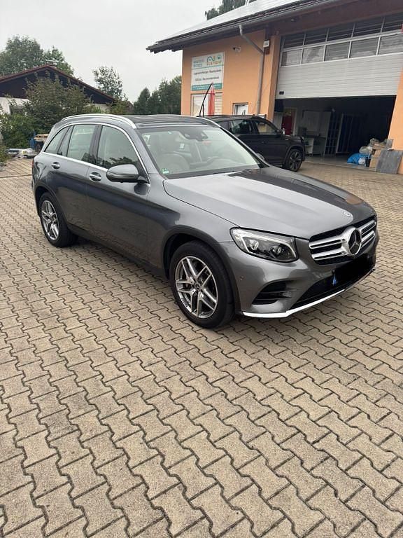 Grau Gebraucht 2017 Mercedes GLC250 SUV | 24.000 € (Guter Preis) - Bild 1/4