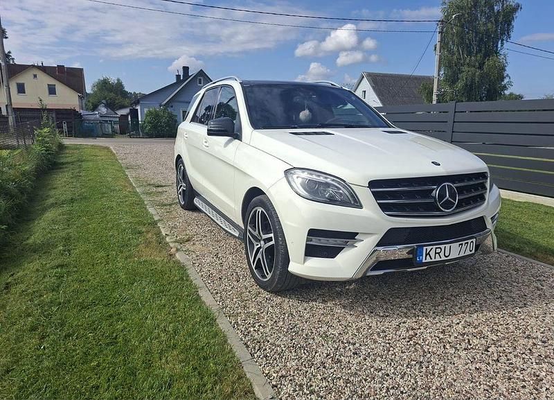 Weiß Gebraucht 2012 Mercedes ML350 Edition 1 SUV | 15.400 € (Fairer Preis) - Bild 1/4