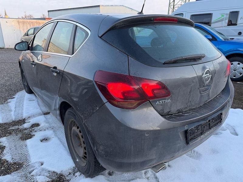Gebraucht Opel Astra Sport 140 PS (102 kW) 2011 Grau Limousine