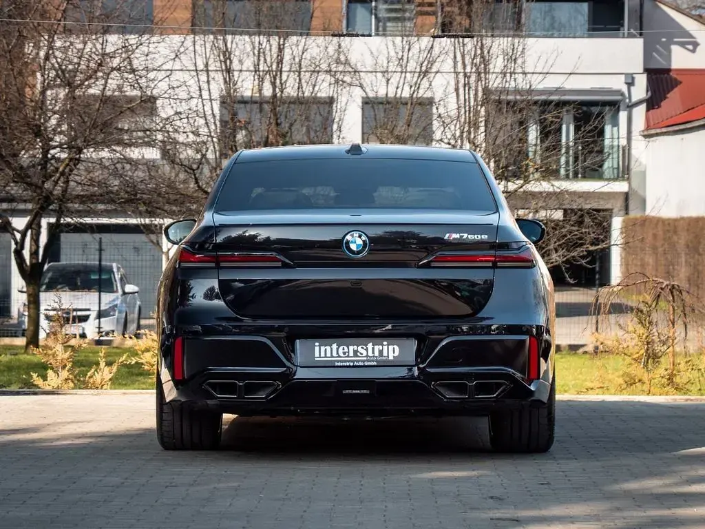 Gebraucht BMW M760e Executive 571 PS (419 kW) 2026 Schwarz Limousine