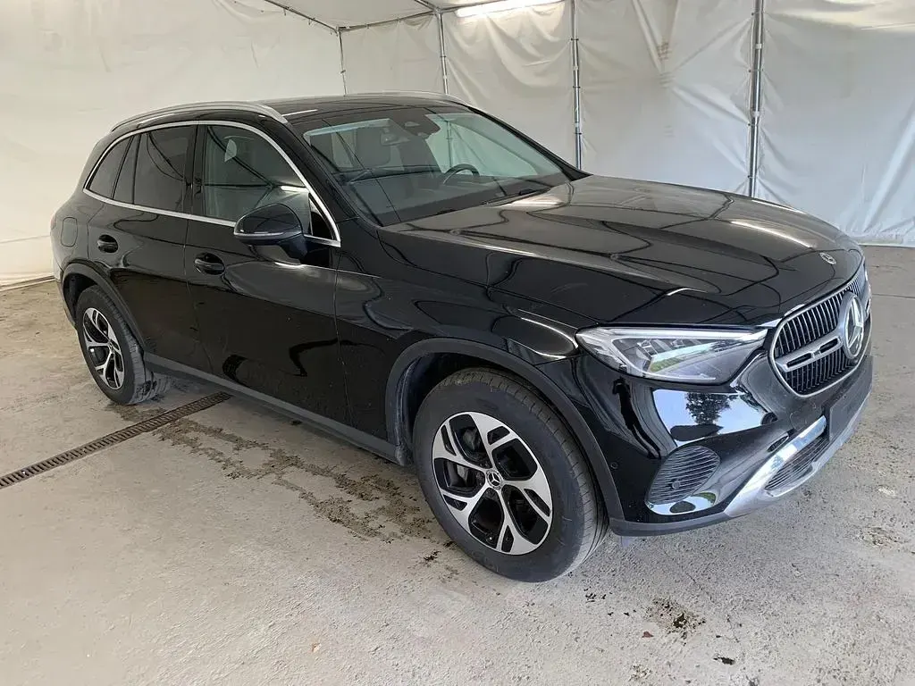 Gebraucht Mercedes GLC300e 313 PS (230 kW) 2023 Schwarz SUV