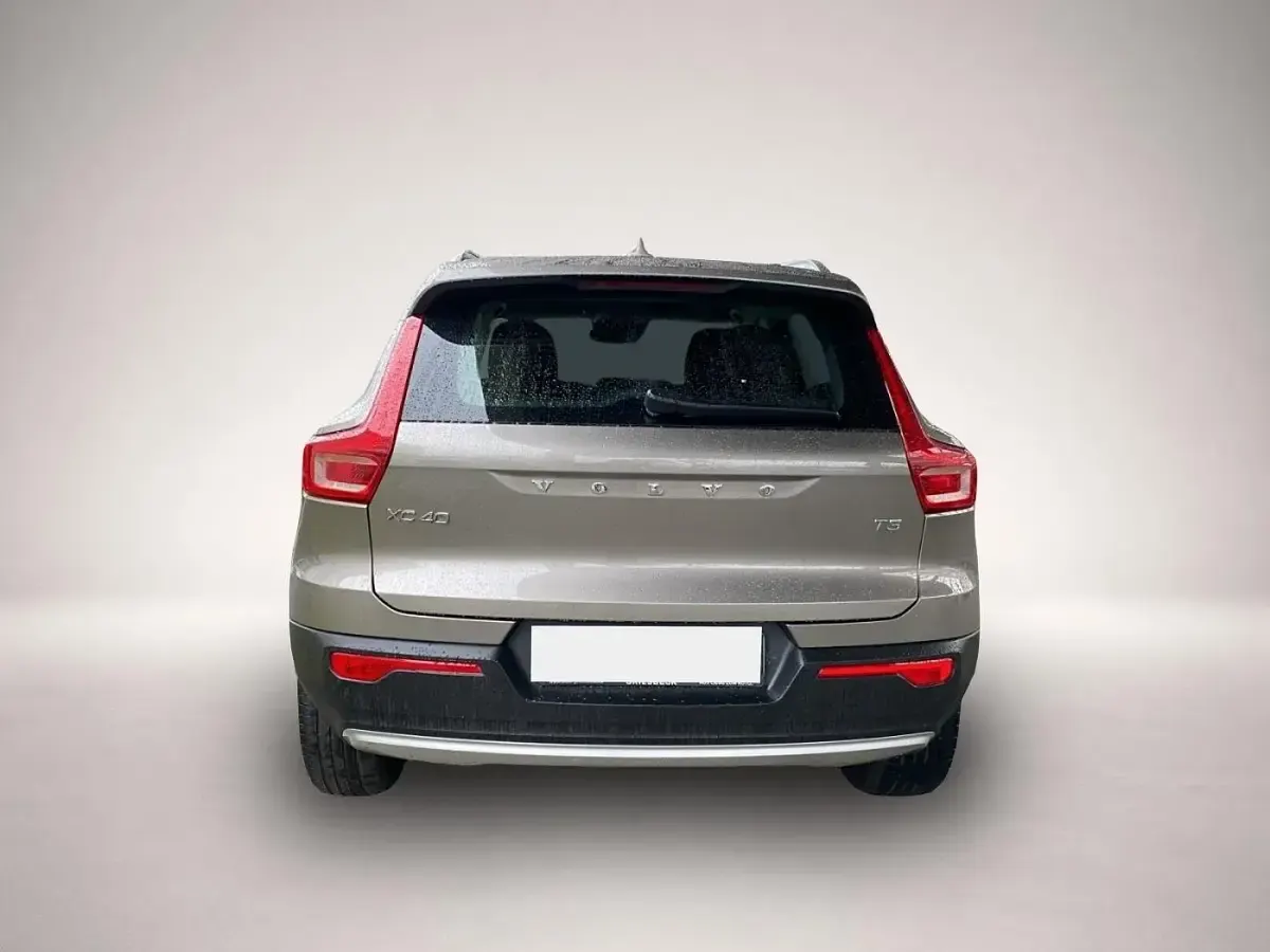 Gebraucht Volvo XC40 Momentum 163 PS (119 kW) 2022 Manufacturer SUV