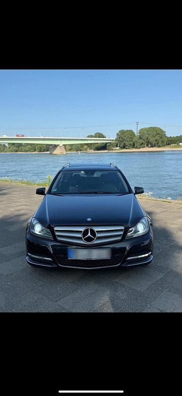 Schwarz Gebraucht 2012 Mercedes C220 Avantgarde Kombi | 8.900 € (Guter Preis) - Bild 1/4
