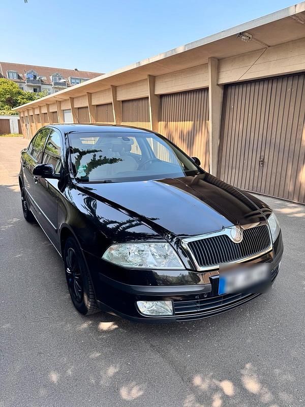 Schwarz Gebraucht 2006 Skoda Octavia Limousine | 1.950 € (Superpreis) - Bild 1/4