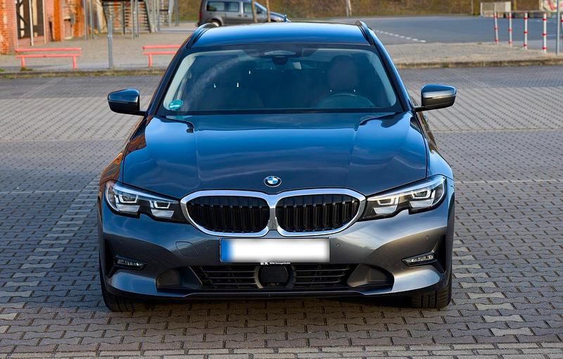 Gebraucht BMW 320e 190 PS (139 kW) 2020 Grau Kombi