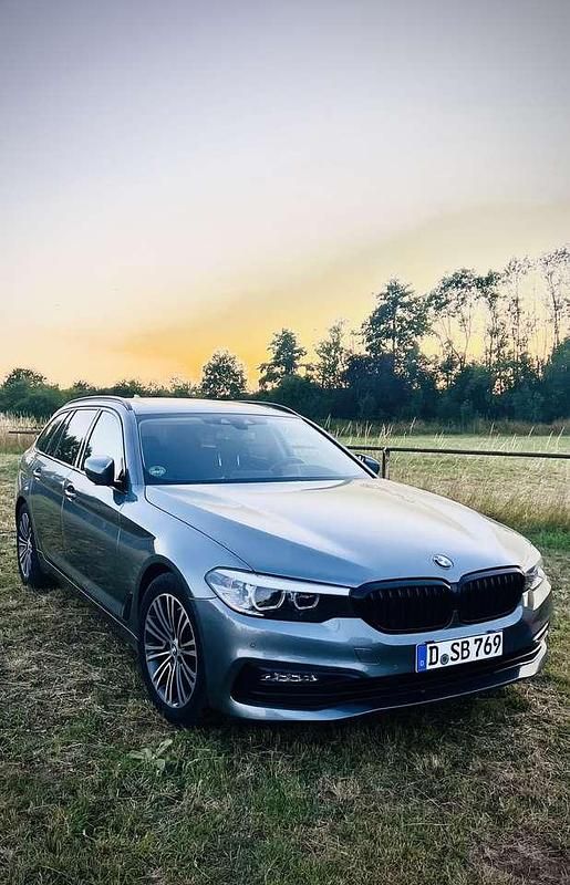 Grau Gebraucht 2017 BMW 525 Sport Line Kombi | 23.777 € (Fairer Preis) - Bild 1/4