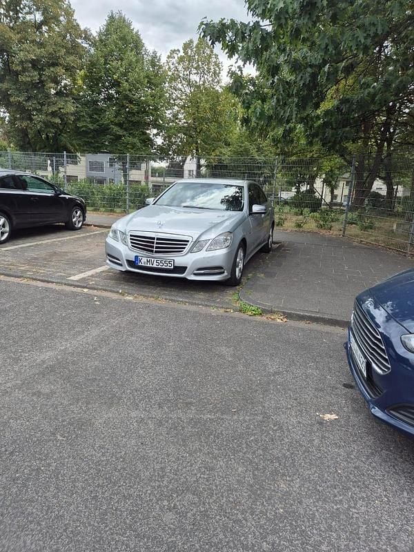 Silber Gebraucht 2010 Mercedes 200 Limousine | 8.500 € - Bild 1/4