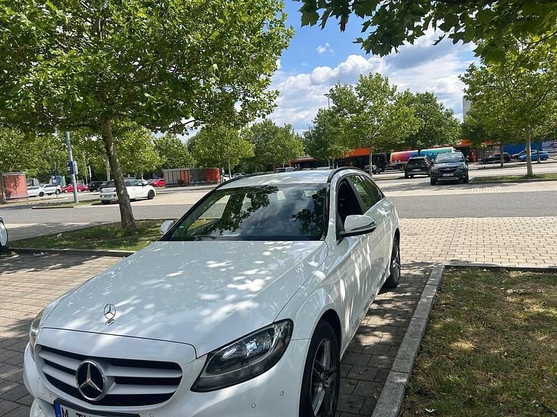 Weiß Gebraucht 2016 Mercedes C220 Avantgarde Kombi | 11.250 € (Fairer Preis) - Bild 1/4