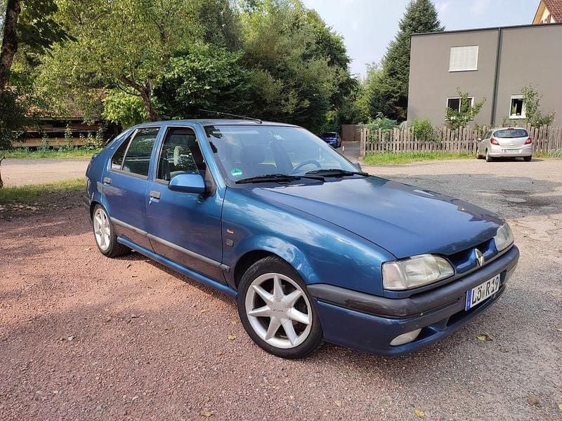 Blau Gebraucht 1993 Renault 19 Limousine | 1.590 € - Bild 1/4