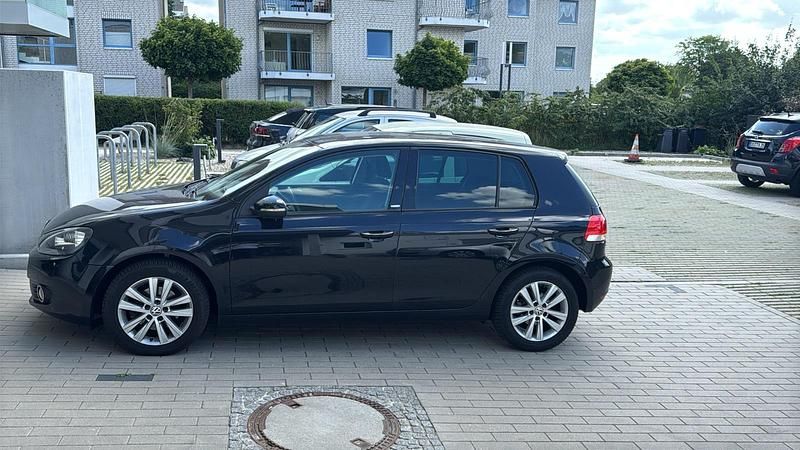 Schwarz Gebraucht 2011 VW Golf VI Limousine | 5.900 € (Etwas zu teuer) - Bild 1/4
