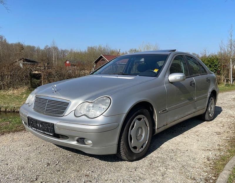 Gebraucht Mercedes C180 143 PS (105 kW) 2003 Brillantsilber  metalliclack Limousine