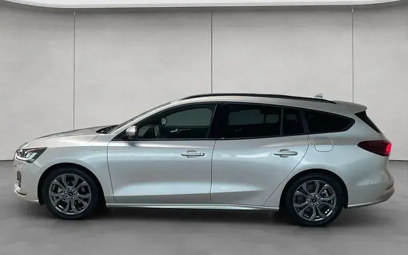 Gebraucht Ford Focus ST-Line X 155 PS (114 kW) 2024 Moondust silver (metallic) Kombi