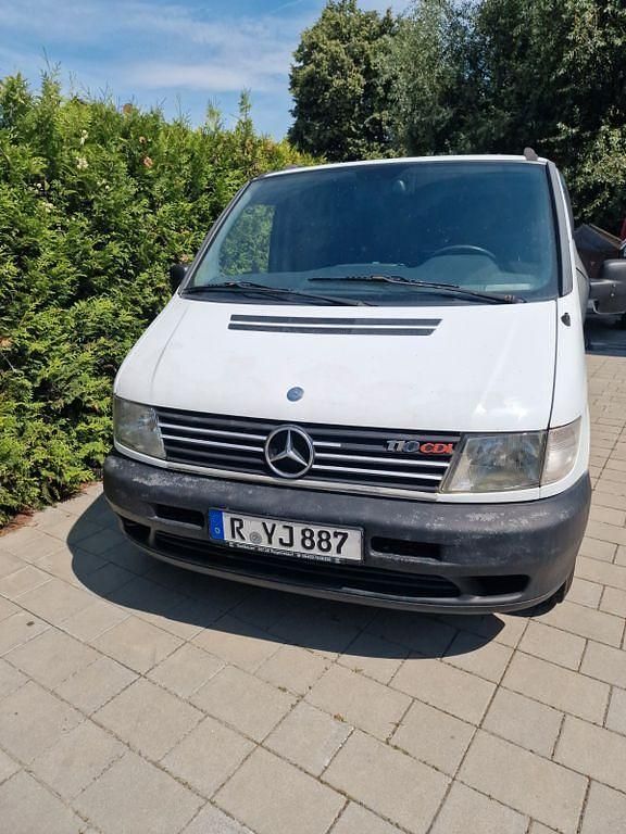 Weiß Gebraucht 2000 Mercedes Vito Van / Kleinbus | 3.700 € (Guter Preis) - Bild 1/4