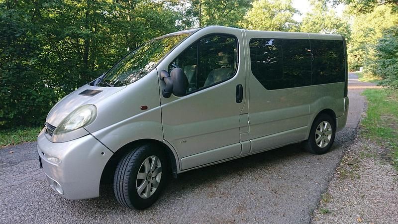 Silber Gebraucht 2005 Opel Vivaro Van | 7.600 € - Bild 1/4