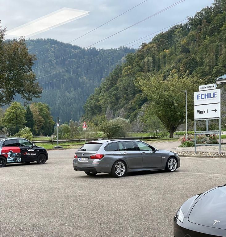 Grau Gebraucht 2013 BMW 520 Limousine | 12.100 € (Fairer Preis) - Bild 1/4