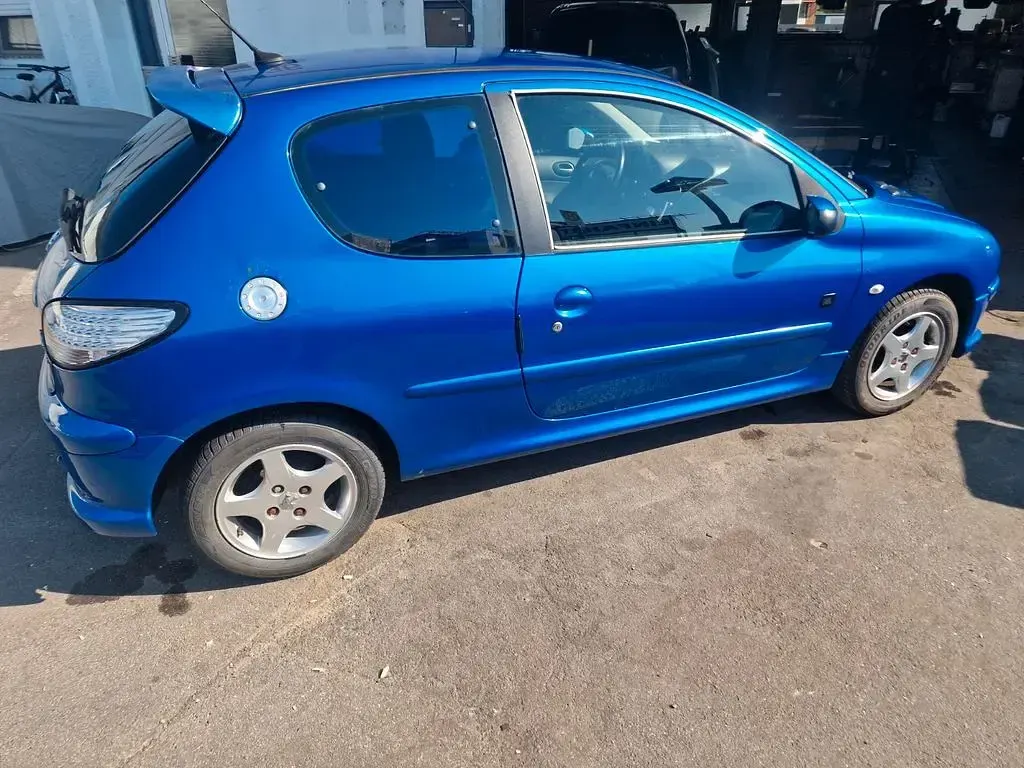 Gebraucht Peugeot 206 75 PS (55 kW) 2008 Blau Limousine