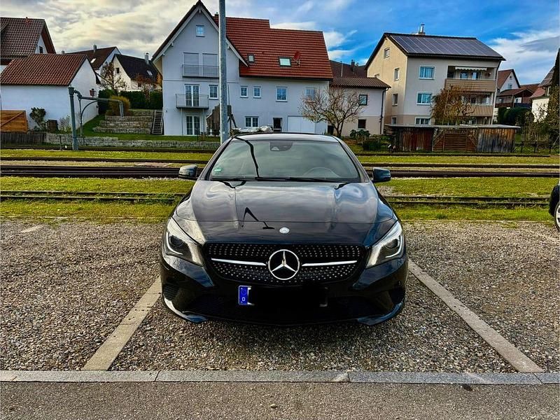 Schwarz Gebraucht 2015 Mercedes CLA220 Shooting Brake Urban Kombi | 14.200 € (Fairer Preis) - Bild 1/4