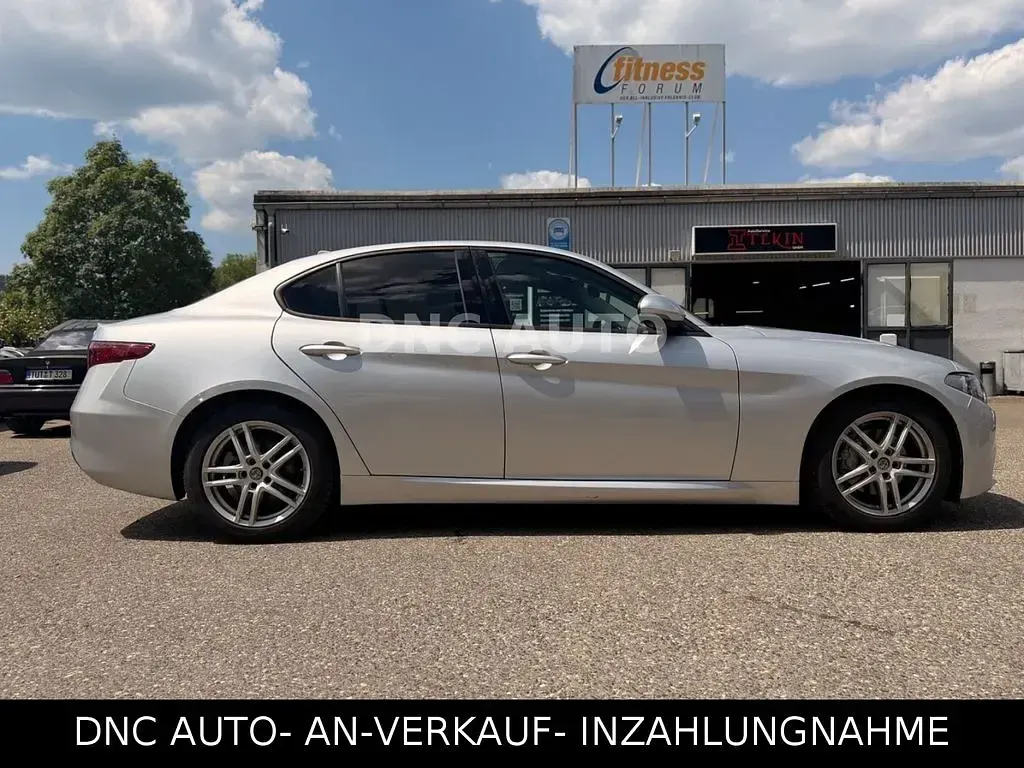 Gebraucht Alfa Romeo Giulia 150 PS (110 kW) 2017 Grau Limousine