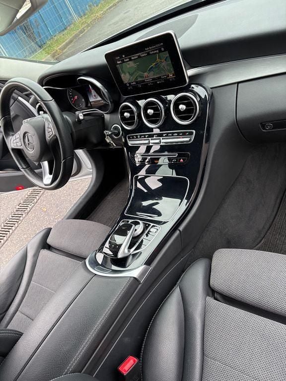 Schwarz Gebraucht 2017 Mercedes C180 Limousine | 17.300 € (Guter Preis) - Bild 1/4