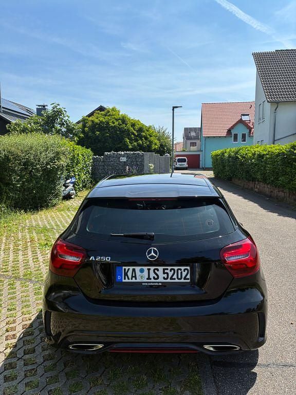 Gebraucht Mercedes A250 218 PS (160 kW) 2016 Schwarz Limousine